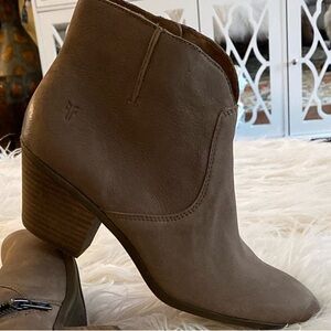 FRYE Women's Tan Ankle Boots